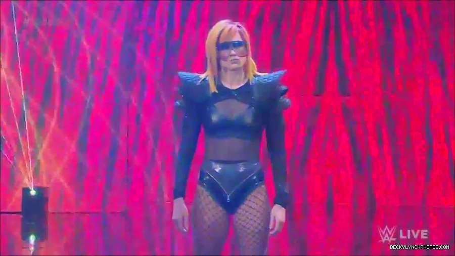 WWE_Monday_Night_Raw_2022_06_06_720p_HDTV_x264-NWCHD_mp4_001395561.jpg