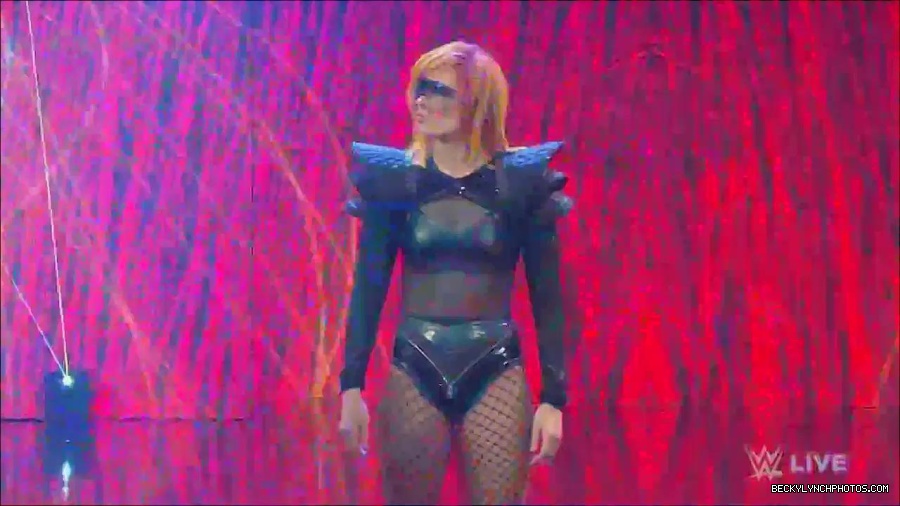 WWE_Monday_Night_Raw_2022_06_06_720p_HDTV_x264-NWCHD_mp4_001395961.jpg