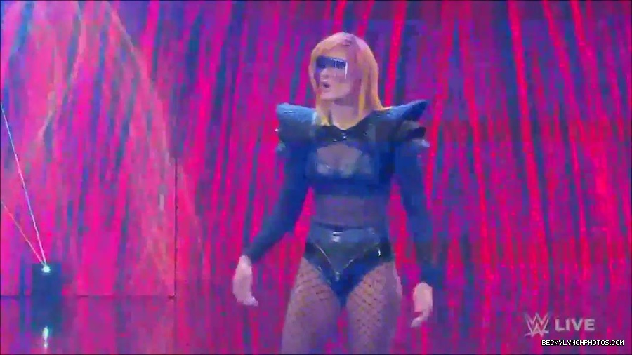 WWE_Monday_Night_Raw_2022_06_06_720p_HDTV_x264-NWCHD_mp4_001396762.jpg