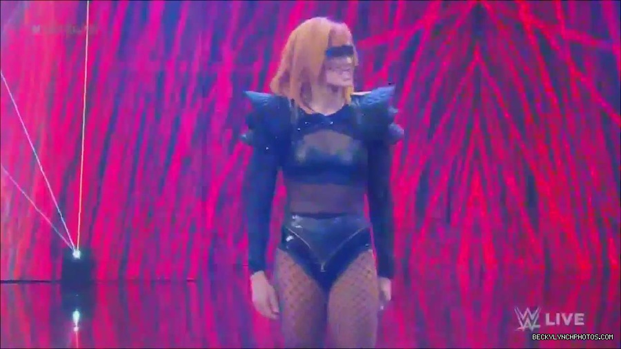 WWE_Monday_Night_Raw_2022_06_06_720p_HDTV_x264-NWCHD_mp4_001397563.jpg