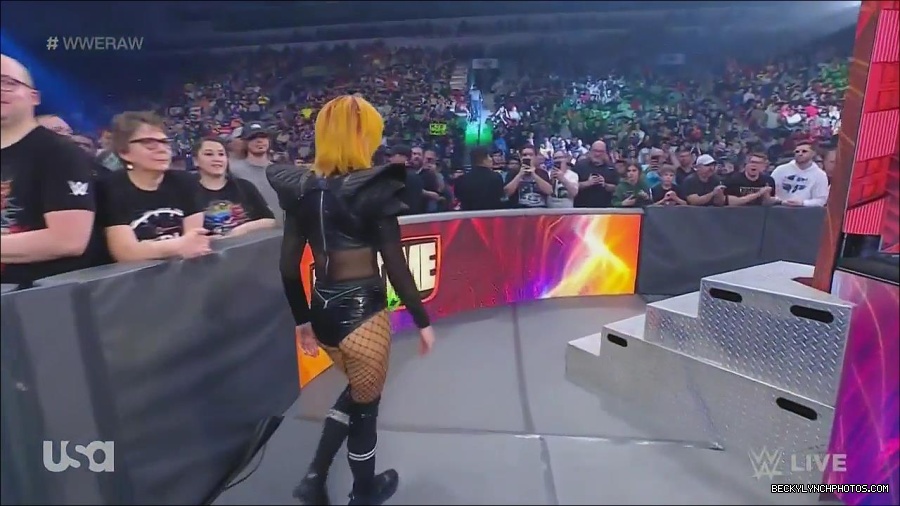WWE_Monday_Night_Raw_2022_06_06_720p_HDTV_x264-NWCHD_mp4_001414780.jpg