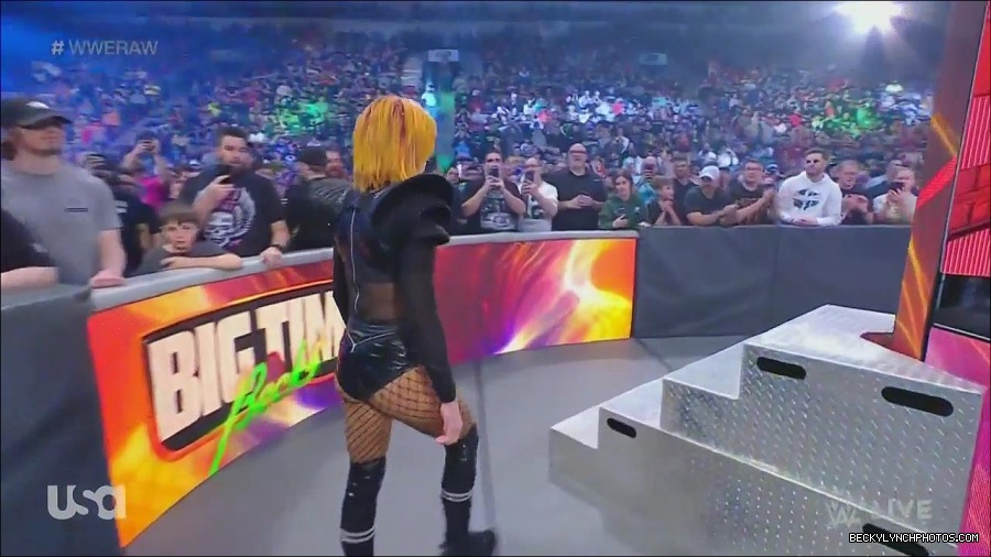 WWE_Monday_Night_Raw_2022_06_06_720p_HDTV_x264-NWCHD_mp4_001415581.jpg