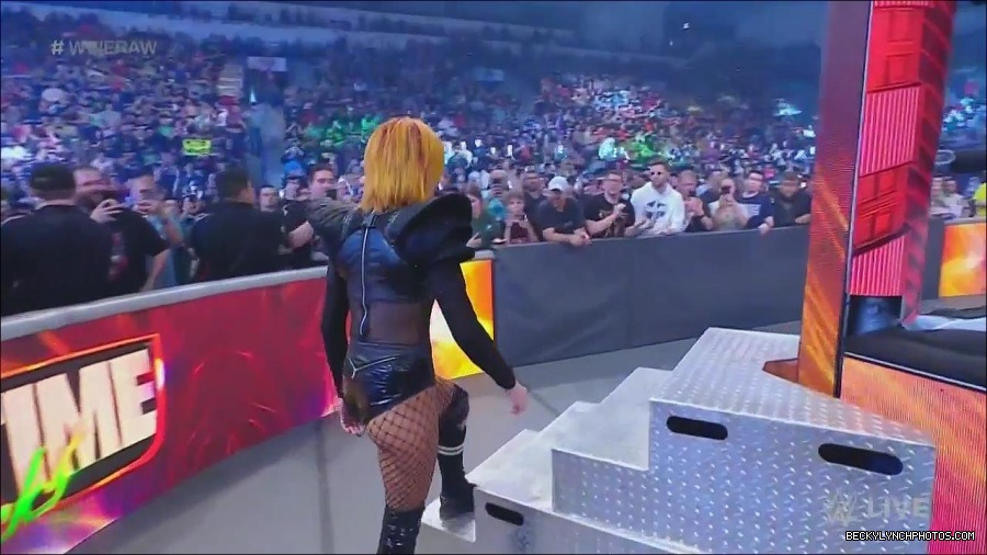 WWE_Monday_Night_Raw_2022_06_06_720p_HDTV_x264-NWCHD_mp4_001416381.jpg