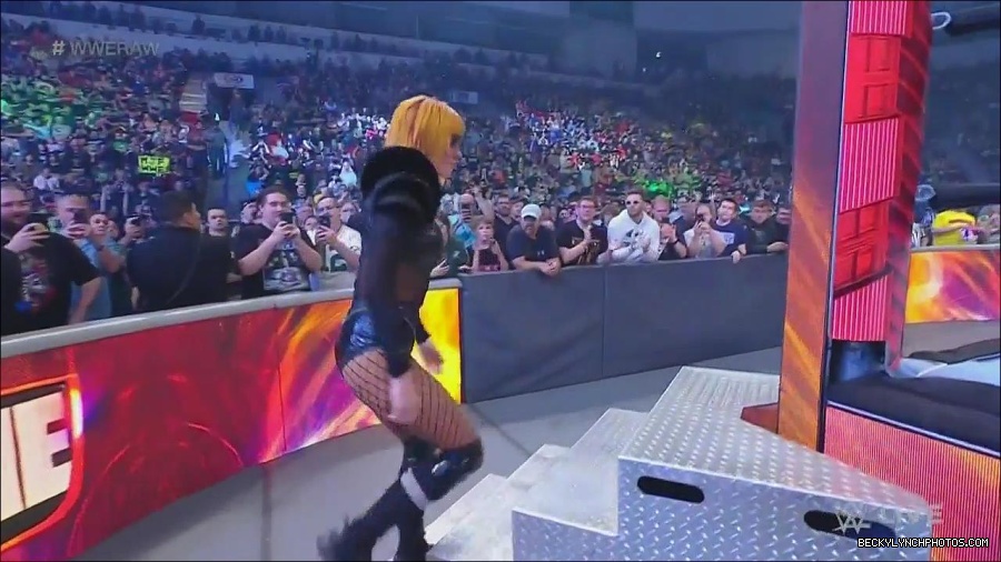 WWE_Monday_Night_Raw_2022_06_06_720p_HDTV_x264-NWCHD_mp4_001416782.jpg