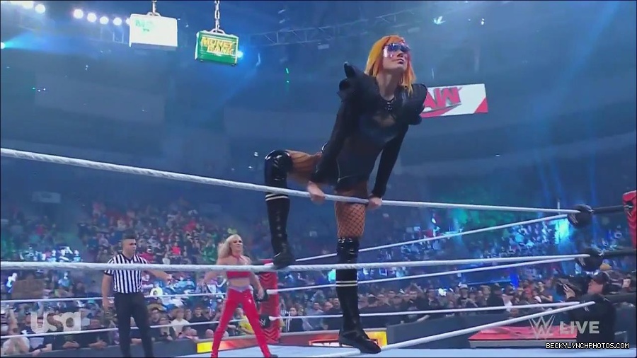 WWE_Monday_Night_Raw_2022_06_06_720p_HDTV_x264-NWCHD_mp4_001428393.jpg