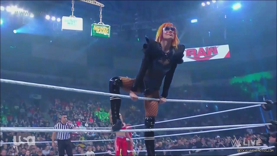 WWE_Monday_Night_Raw_2022_06_06_720p_HDTV_x264-NWCHD_mp4_001428794.jpg