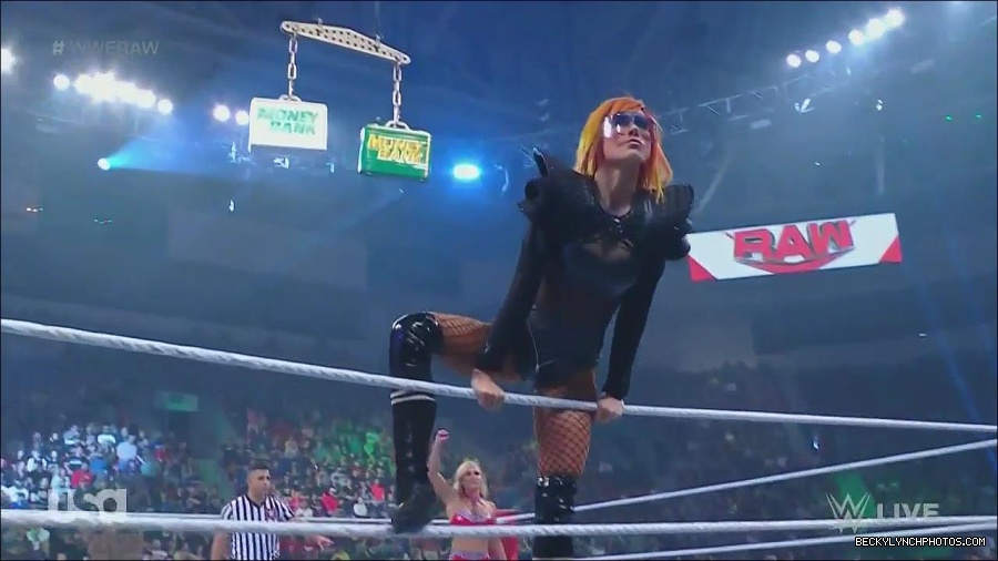 WWE_Monday_Night_Raw_2022_06_06_720p_HDTV_x264-NWCHD_mp4_001429194.jpg