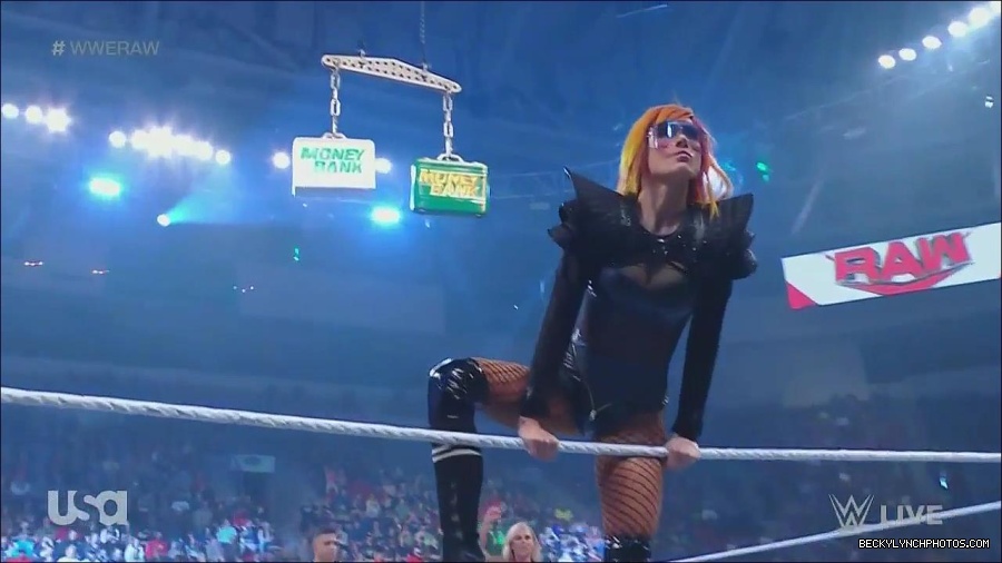 WWE_Monday_Night_Raw_2022_06_06_720p_HDTV_x264-NWCHD_mp4_001429595.jpg