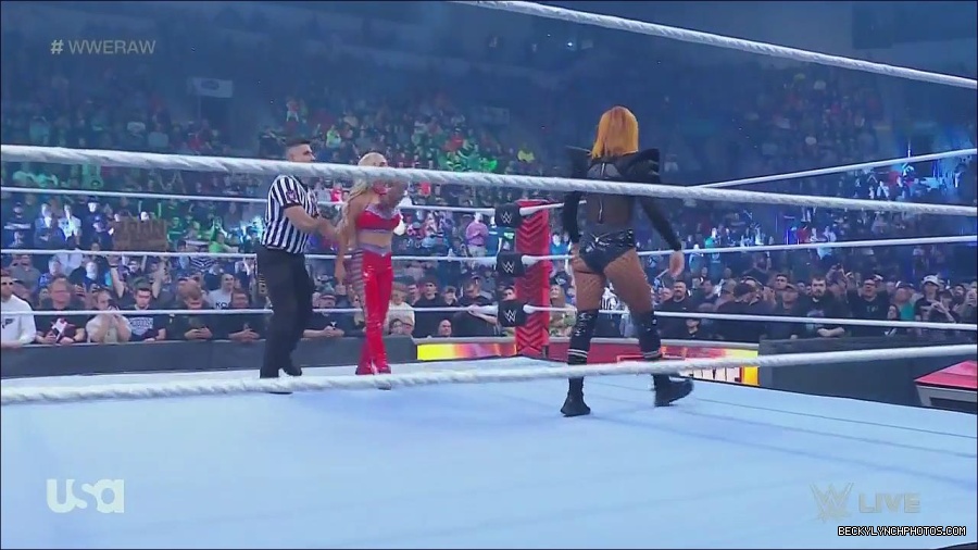 WWE_Monday_Night_Raw_2022_06_06_720p_HDTV_x264-NWCHD_mp4_001432397.jpg