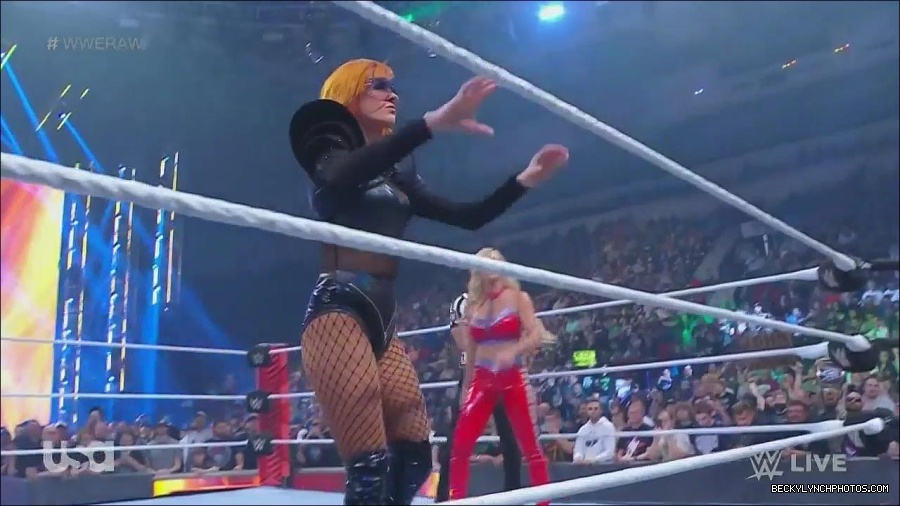 WWE_Monday_Night_Raw_2022_06_06_720p_HDTV_x264-NWCHD_mp4_001432798.jpg