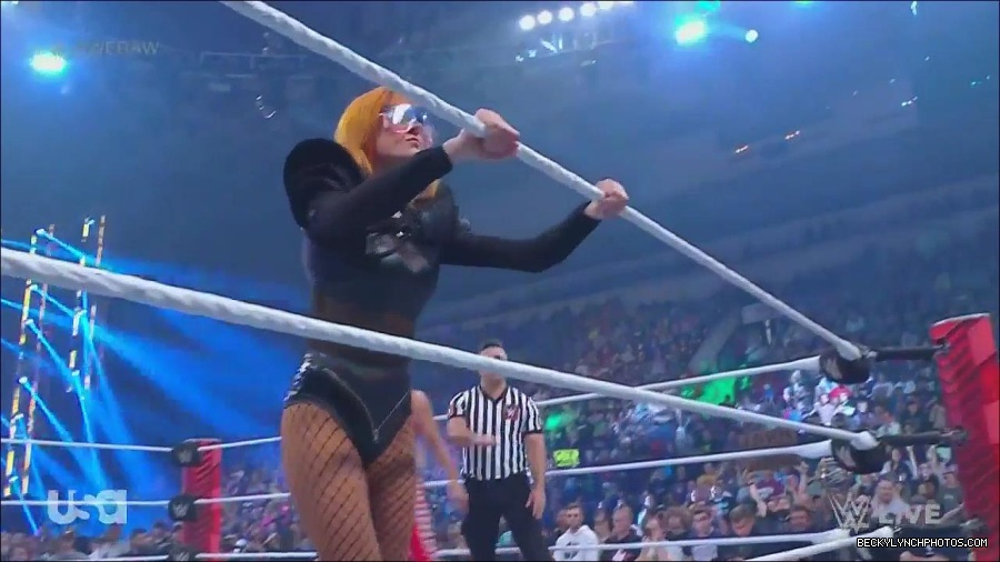 WWE_Monday_Night_Raw_2022_06_06_720p_HDTV_x264-NWCHD_mp4_001433198.jpg