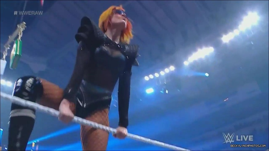 WWE_Monday_Night_Raw_2022_06_06_720p_HDTV_x264-NWCHD_mp4_001434399.jpg