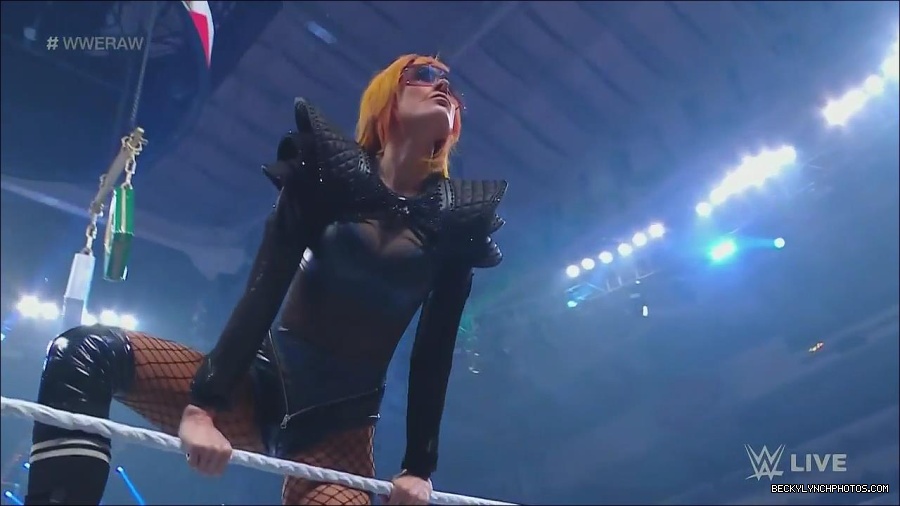 WWE_Monday_Night_Raw_2022_06_06_720p_HDTV_x264-NWCHD_mp4_001434800.jpg