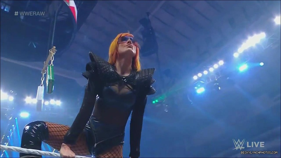 WWE_Monday_Night_Raw_2022_06_06_720p_HDTV_x264-NWCHD_mp4_001435601.jpg