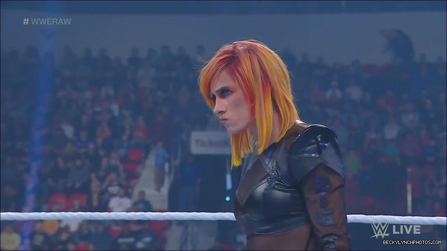WWE_Monday_Night_Raw_2022_06_06_720p_HDTV_x264-NWCHD_mp4_001518850.jpg