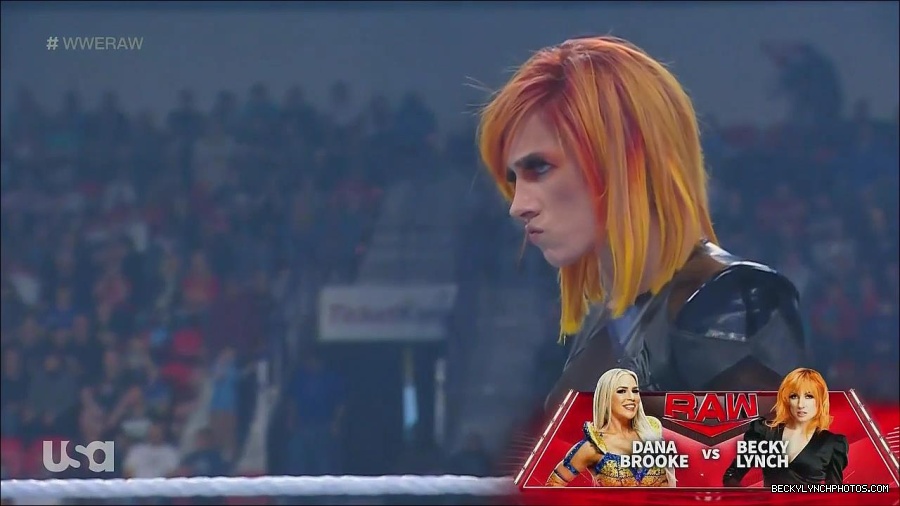 WWE_Monday_Night_Raw_2022_06_06_720p_HDTV_x264-NWCHD_mp4_001520852.jpg