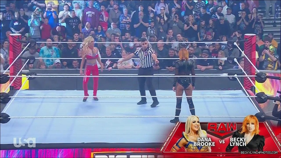 WWE_Monday_Night_Raw_2022_06_06_720p_HDTV_x264-NWCHD_mp4_001523255.jpg