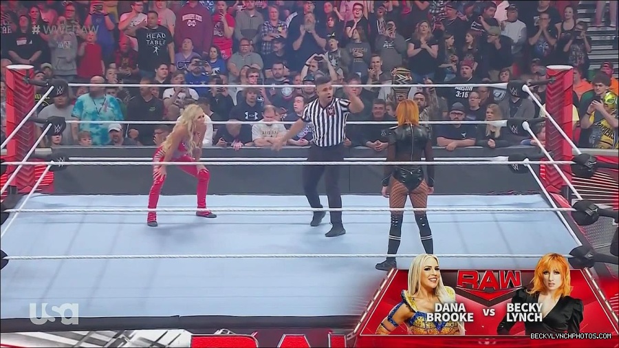 WWE_Monday_Night_Raw_2022_06_06_720p_HDTV_x264-NWCHD_mp4_001524456.jpg