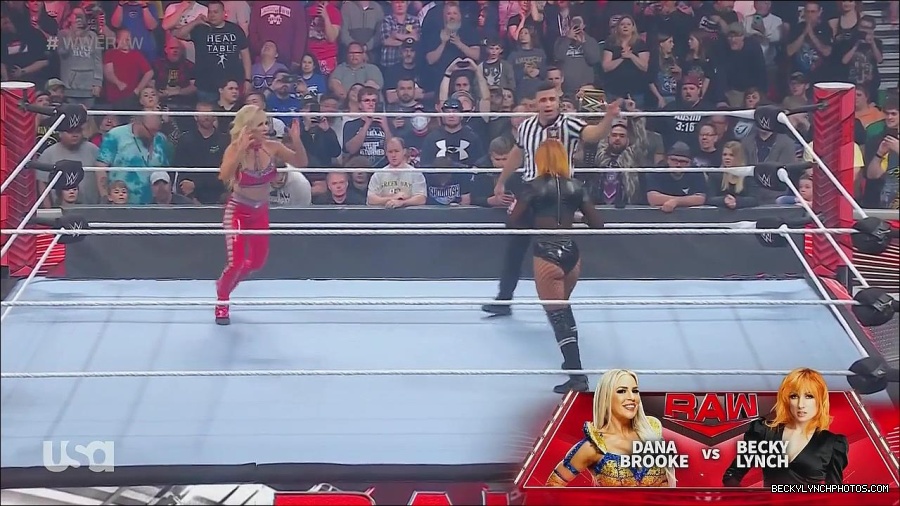 WWE_Monday_Night_Raw_2022_06_06_720p_HDTV_x264-NWCHD_mp4_001525657.jpg