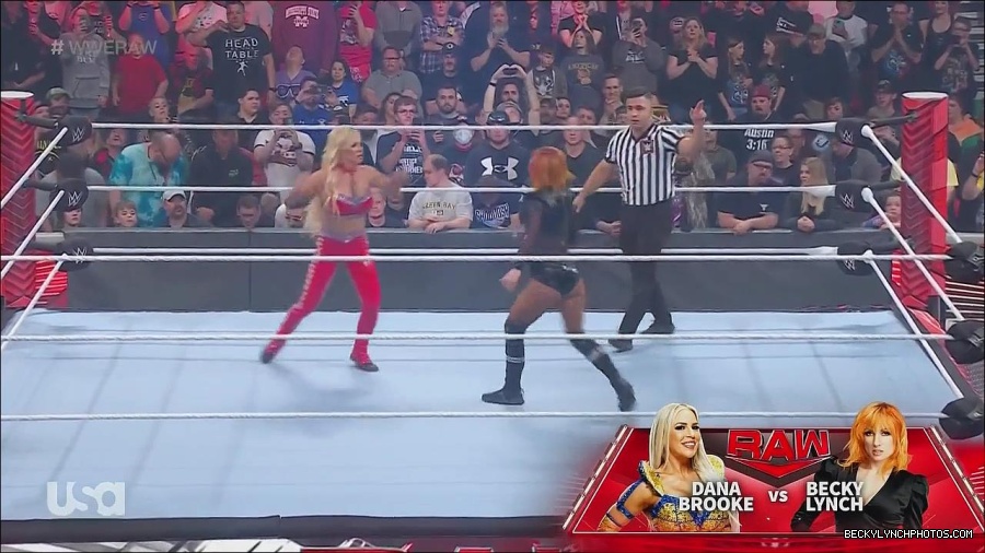 WWE_Monday_Night_Raw_2022_06_06_720p_HDTV_x264-NWCHD_mp4_001526058.jpg