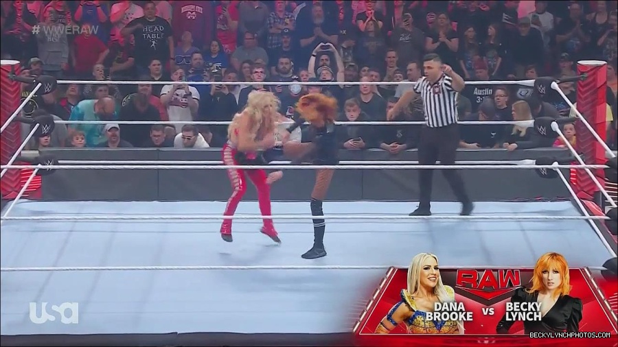 WWE_Monday_Night_Raw_2022_06_06_720p_HDTV_x264-NWCHD_mp4_001526458.jpg