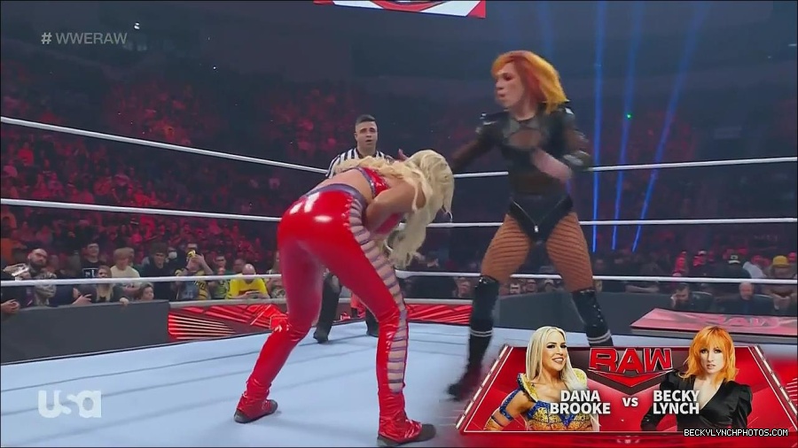 WWE_Monday_Night_Raw_2022_06_06_720p_HDTV_x264-NWCHD_mp4_001527259.jpg