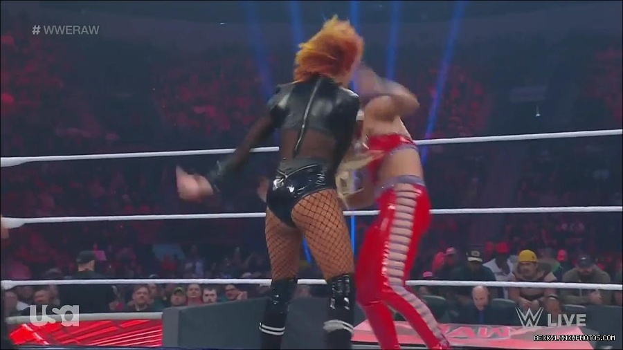 WWE_Monday_Night_Raw_2022_06_06_720p_HDTV_x264-NWCHD_mp4_001532864.jpg