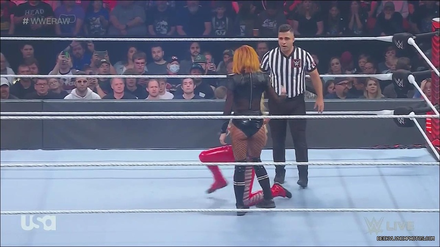 WWE_Monday_Night_Raw_2022_06_06_720p_HDTV_x264-NWCHD_mp4_001534466.jpg