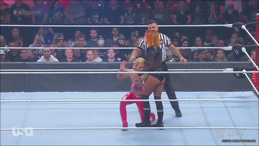 WWE_Monday_Night_Raw_2022_06_06_720p_HDTV_x264-NWCHD_mp4_001535267.jpg