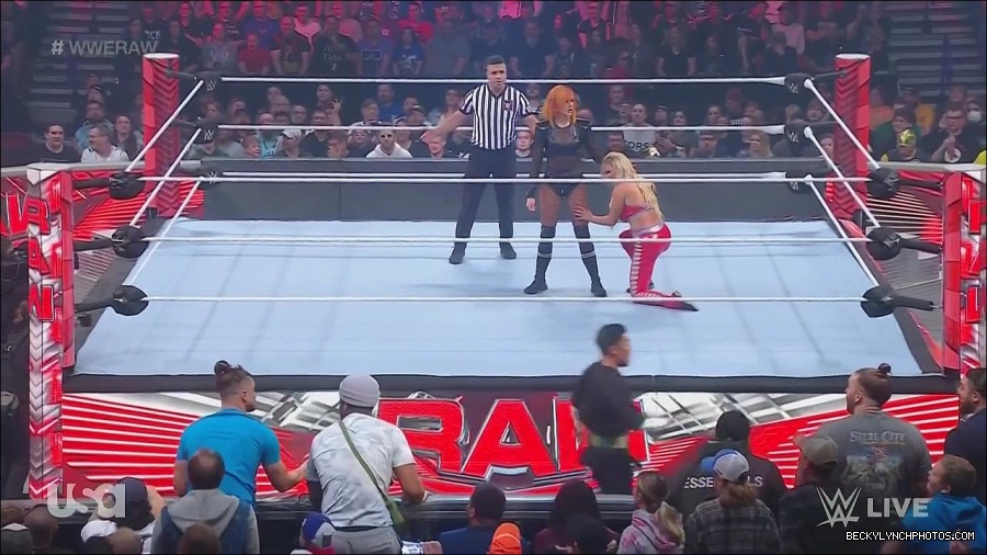 WWE_Monday_Night_Raw_2022_06_06_720p_HDTV_x264-NWCHD_mp4_001543675.jpg