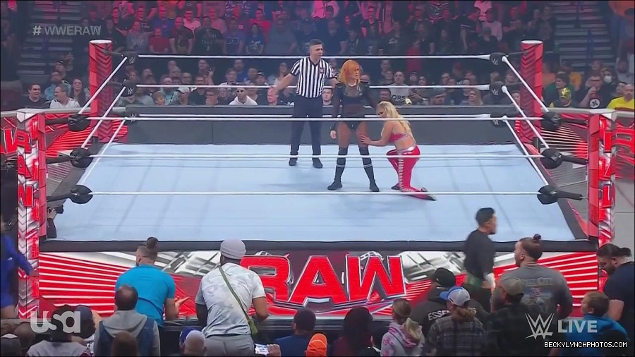 WWE_Monday_Night_Raw_2022_06_06_720p_HDTV_x264-NWCHD_mp4_001544076.jpg
