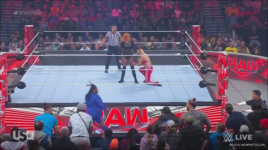 WWE_Monday_Night_Raw_2022_06_06_720p_HDTV_x264-NWCHD_mp4_001545277.jpg
