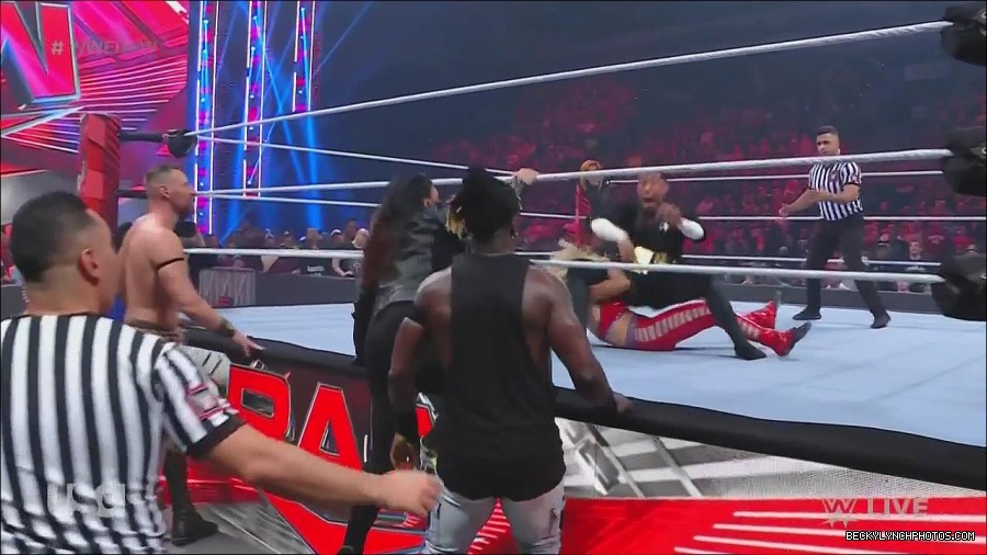 WWE_Monday_Night_Raw_2022_06_06_720p_HDTV_x264-NWCHD_mp4_001556088.jpg