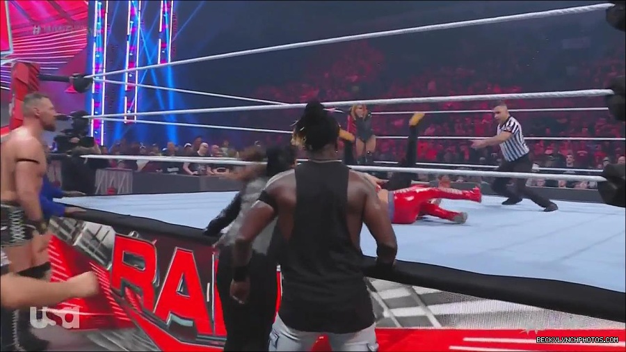 WWE_Monday_Night_Raw_2022_06_06_720p_HDTV_x264-NWCHD_mp4_001556488.jpg