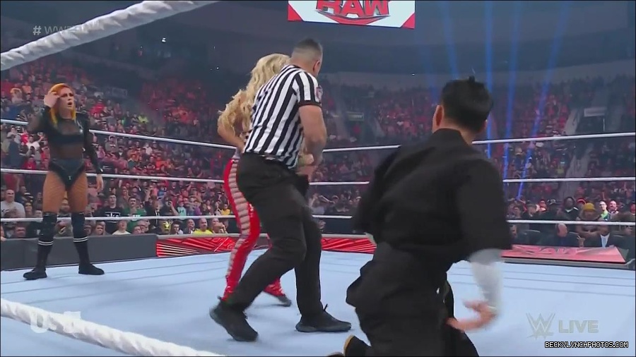 WWE_Monday_Night_Raw_2022_06_06_720p_HDTV_x264-NWCHD_mp4_001563295.jpg