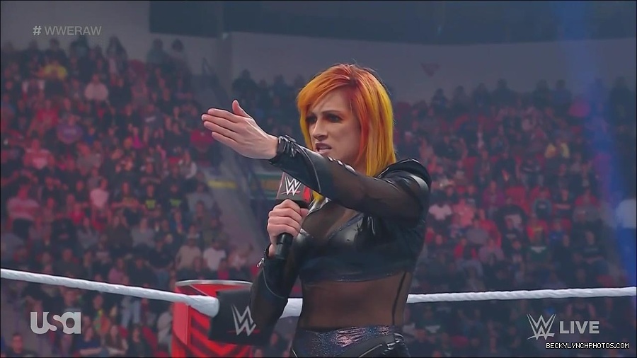 WWE_Monday_Night_Raw_2022_06_06_720p_HDTV_x264-NWCHD_mp4_001586918.jpg
