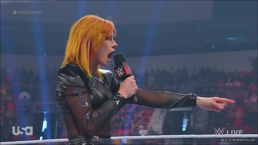 WWE_Monday_Night_Raw_2022_06_06_720p_HDTV_x264-NWCHD_mp4_001592924.jpg