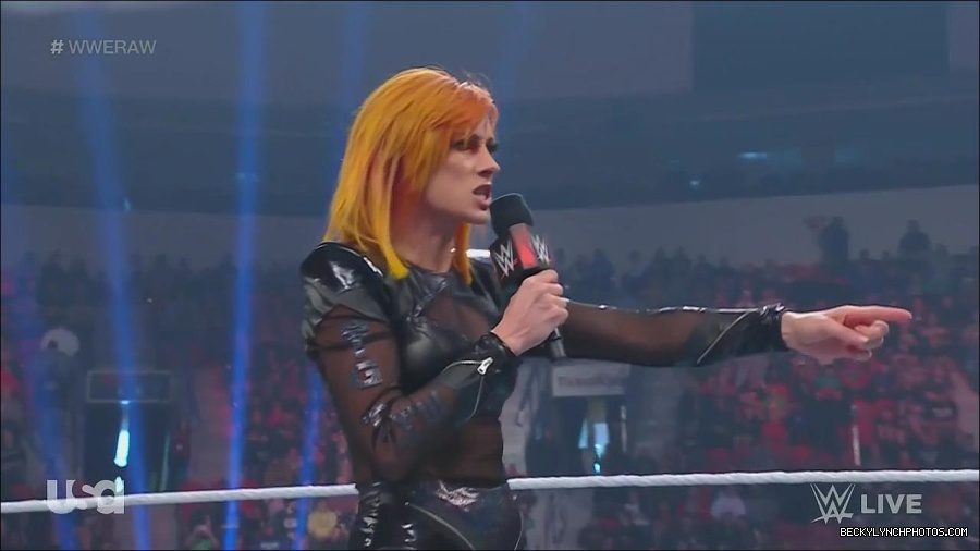WWE_Monday_Night_Raw_2022_06_06_720p_HDTV_x264-NWCHD_mp4_001593325.jpg