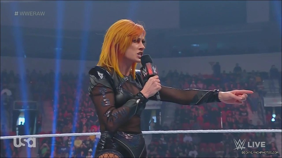 WWE_Monday_Night_Raw_2022_06_06_720p_HDTV_x264-NWCHD_mp4_001593725.jpg