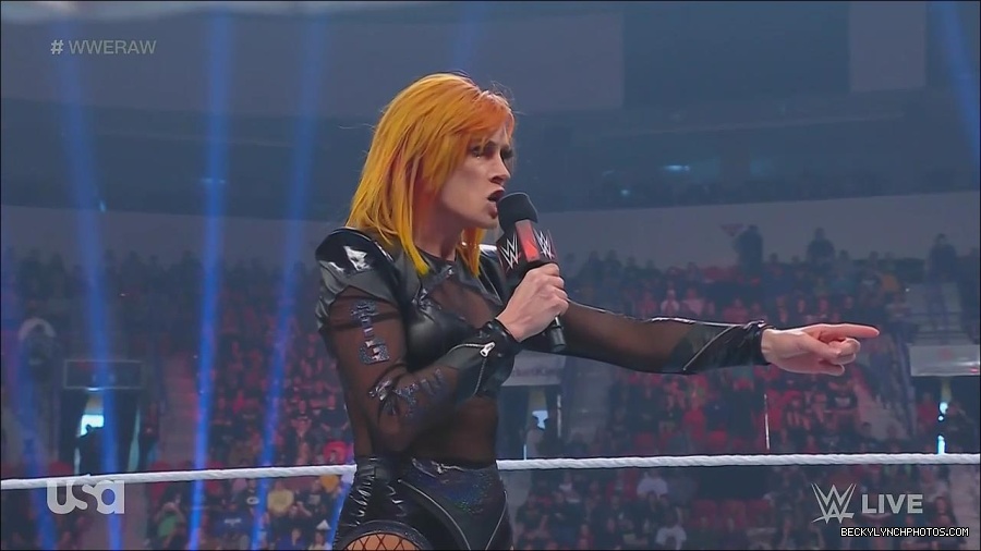 WWE_Monday_Night_Raw_2022_06_06_720p_HDTV_x264-NWCHD_mp4_001594126.jpg