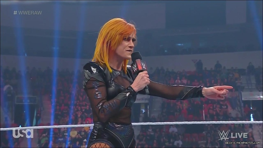 WWE_Monday_Night_Raw_2022_06_06_720p_HDTV_x264-NWCHD_mp4_001594526.jpg
