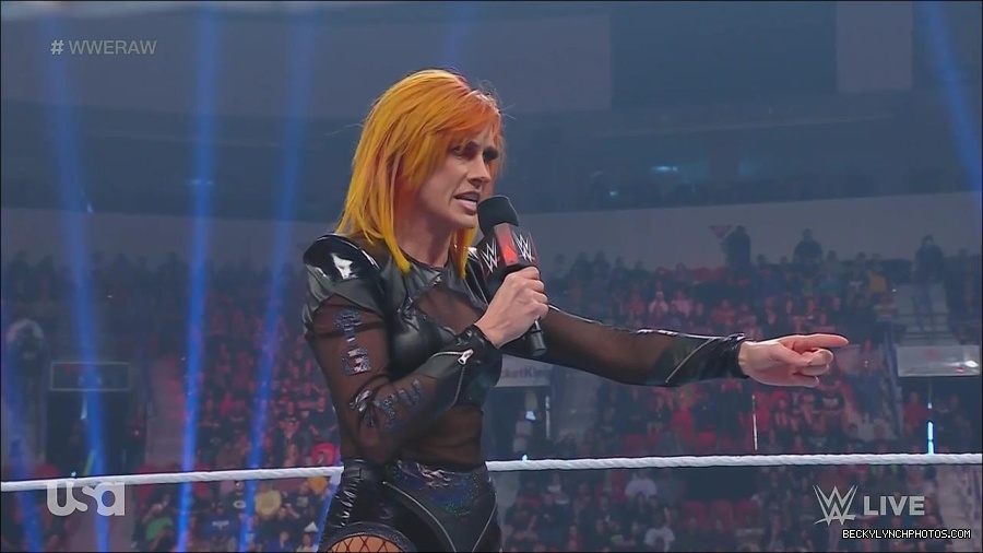WWE_Monday_Night_Raw_2022_06_06_720p_HDTV_x264-NWCHD_mp4_001594926.jpg