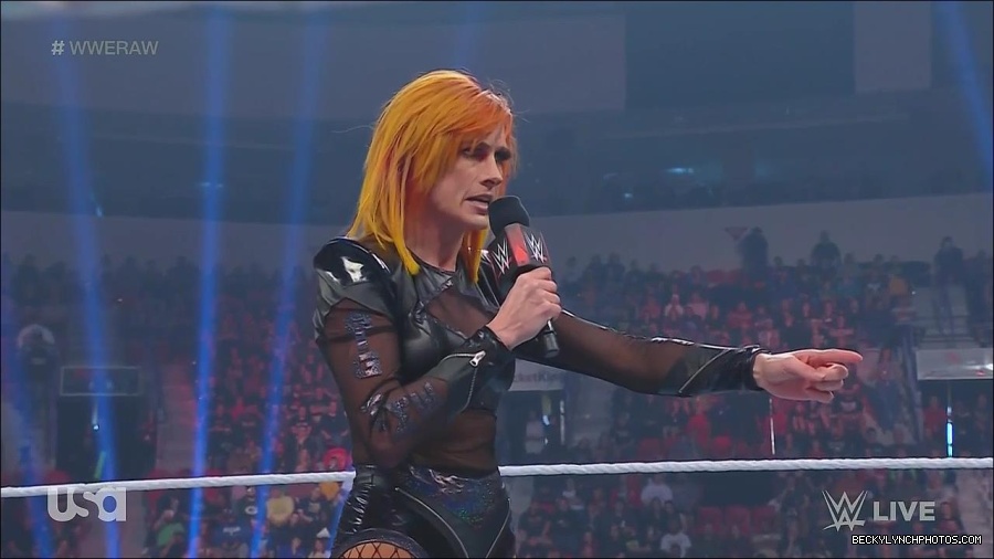 WWE_Monday_Night_Raw_2022_06_06_720p_HDTV_x264-NWCHD_mp4_001595327.jpg