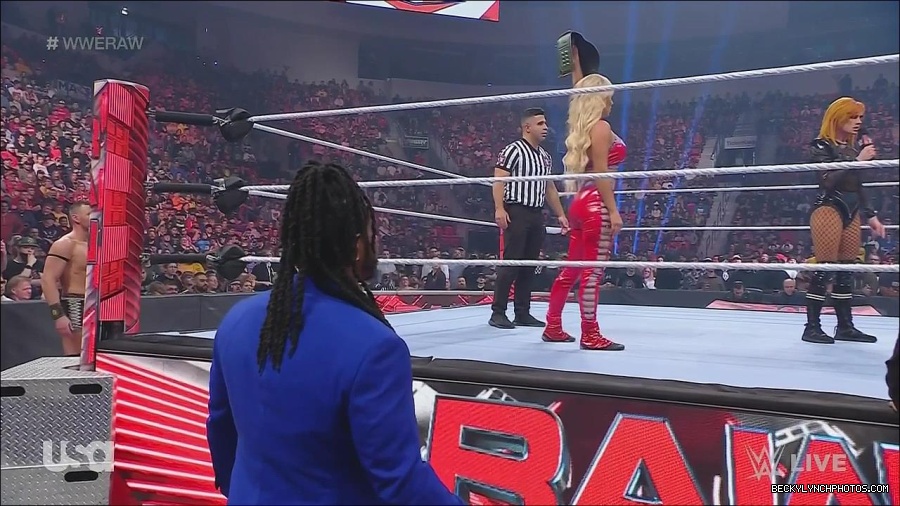 WWE_Monday_Night_Raw_2022_06_06_720p_HDTV_x264-NWCHD_mp4_001596128.jpg