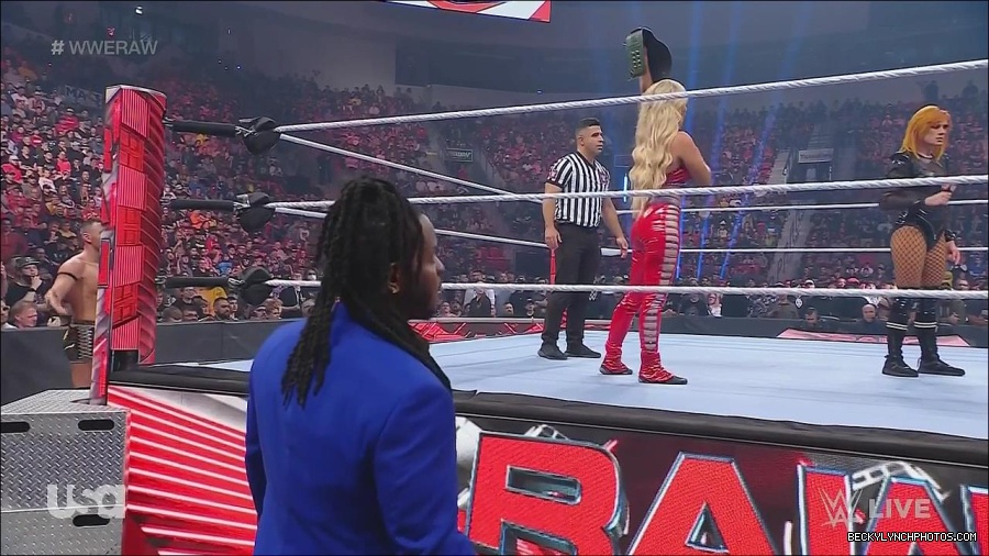 WWE_Monday_Night_Raw_2022_06_06_720p_HDTV_x264-NWCHD_mp4_001597329.jpg