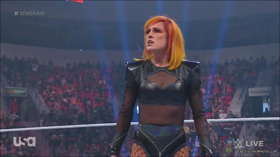 WWE_Monday_Night_Raw_2022_06_06_720p_HDTV_x264-NWCHD_mp4_001601333.jpg
