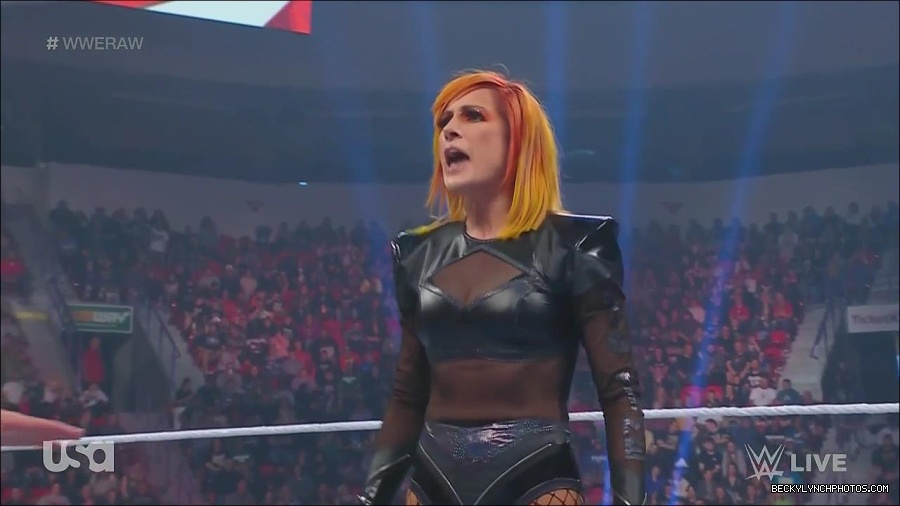 WWE_Monday_Night_Raw_2022_06_06_720p_HDTV_x264-NWCHD_mp4_001601733.jpg