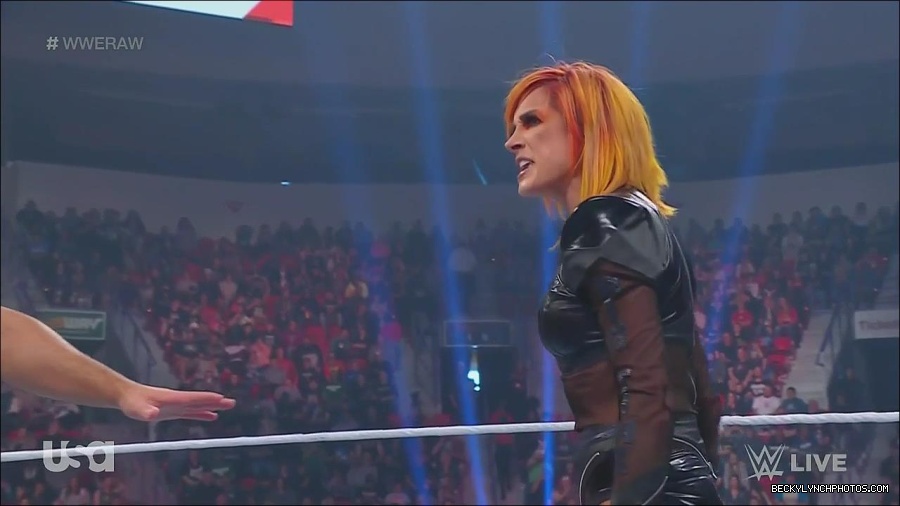 WWE_Monday_Night_Raw_2022_06_06_720p_HDTV_x264-NWCHD_mp4_001602534.jpg