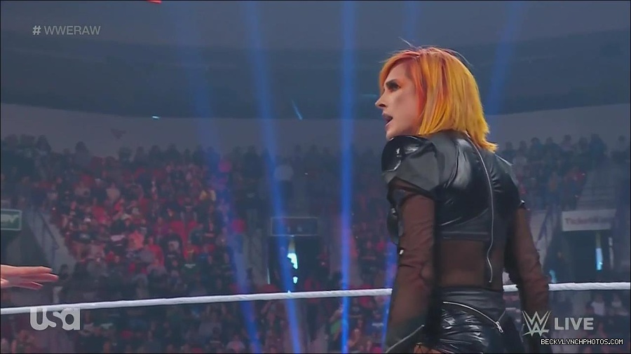 WWE_Monday_Night_Raw_2022_06_06_720p_HDTV_x264-NWCHD_mp4_001602934.jpg