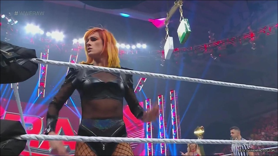 WWE_Monday_Night_Raw_2022_06_06_720p_HDTV_x264-NWCHD_mp4_001606938.jpg
